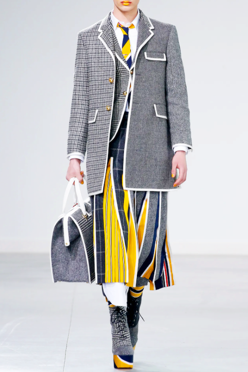  THOM BROWNE Fall/Winter RTW 2022 (part 1)if you want to support this blog consider donating to: ko-
