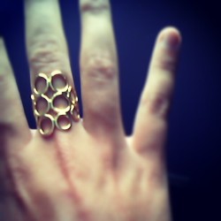 My new ring :3 #birthdaypresent #ring #beautiful #mine (at Bia&rsquo;s house)