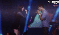 livrepraviversomic:  SOMIC, SÓ AMANHÃ, SP 21.04.2013 !!! - Ele pegando na cintura