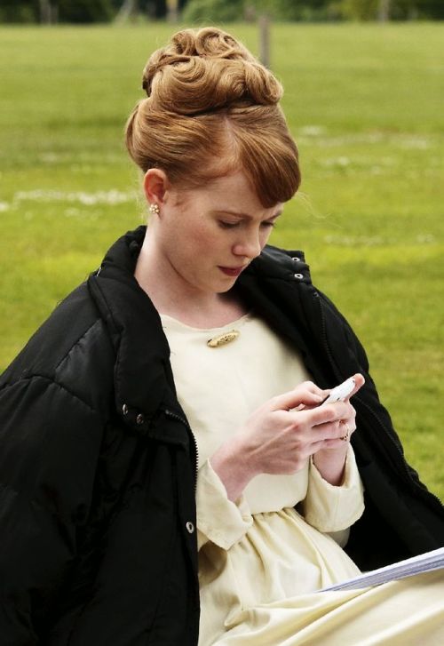 you-had-me-at-downton:  Downton Abbey x iPhones 