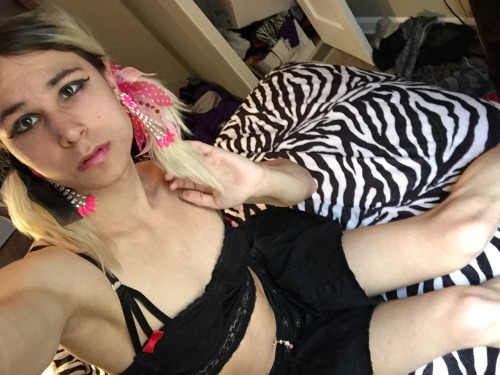 crossdressingprincess:  Whoreing it up today