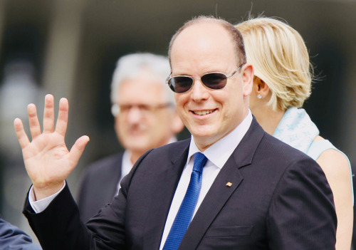 9 July 2012 | Prince Albert II of Monaco smiles while visit the Brandenburg Gate in Berlin, Germany. Prince Albert II and Princess Charlene are visiting Berlin and tomorrow will continue to Stuttgart. © Andreas Rentz/Getty Images #Prince Albert II #Monaco#2012#Andreas Rentz#Getty Images