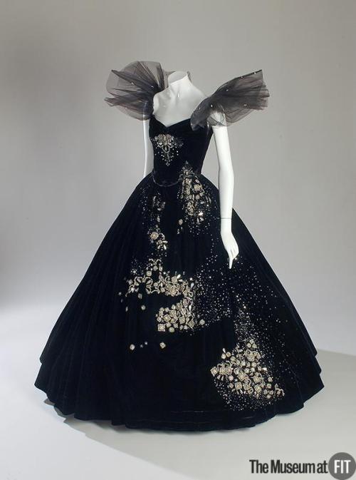 omgthatdress:  Dress Designed for Greta Garbo in Camille Gilbert Adrian, 1936 The Museum at FIT 