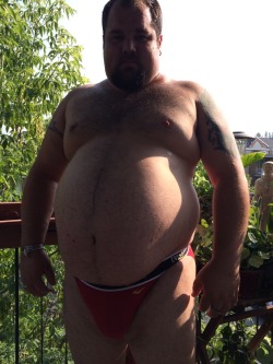 speedochubby:  gigasunderwear:  Getting a