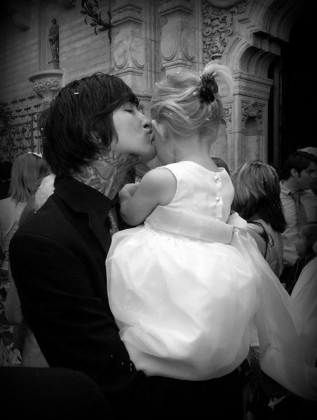 zimna-istota:  a-thelittledevil:  xfatalfairytale:  I do not take credit for this pic. It is not mine (clearly). Only an edit. RIP Mitch. ♥  This is heartbreaking:’|| Every time I see him and his baby girl I just die inside..  :c Mitch 