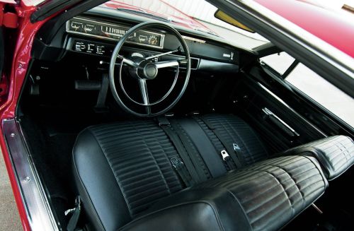 igranigra:  ‘68 Plymouth Road Runner Hardtop Coupe HEMI V8, 426ci/7.0L 425 hp