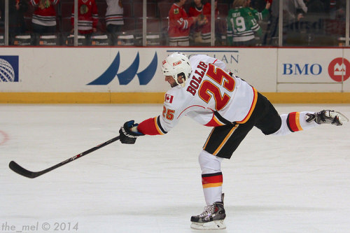 Calgary Flames at Chicago Blackhawks - 10/15/14
Photoset at Flickr linked. I put a photo of Brandon Bollig on here willingly - don’t ever say I don’t do anything for folks.