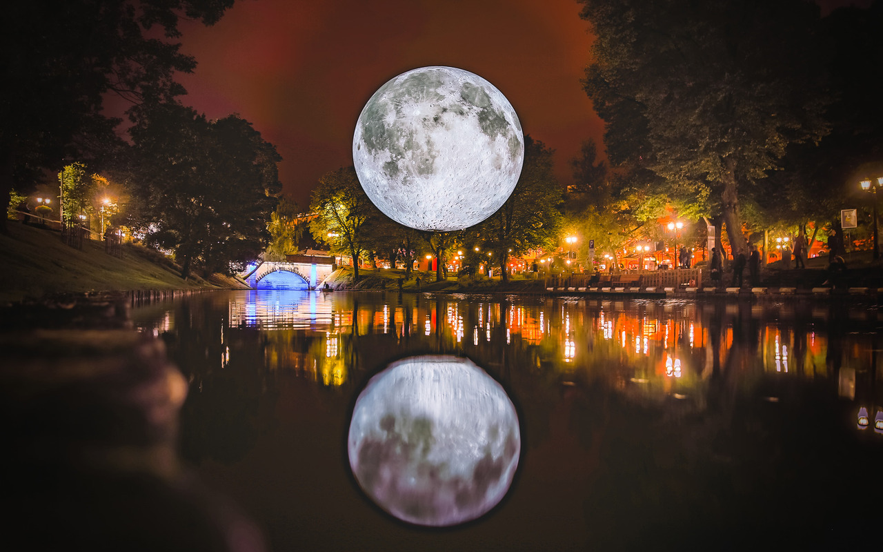 escapekit:  Museum of the Moon Multidisciplinary artist Luke Jerram has created several