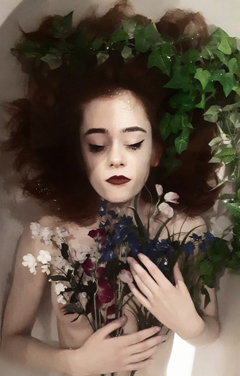 petalproufaerie:Ophelia inspired photoshoot.dedicated to my love, @montparnassee