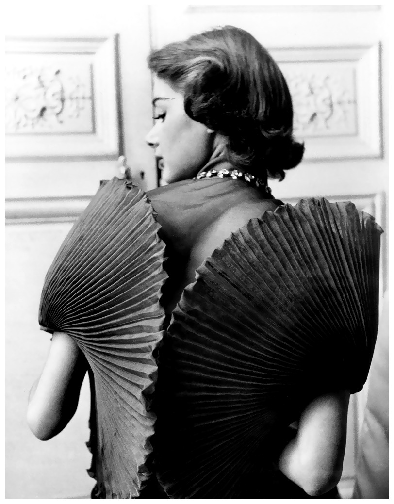 robertocustodioart:“Jacqueline Marsel in Elsa Schiaparelli by Regina Relang 1951”