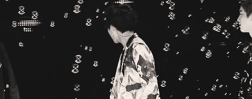 jonginnies:  sexy Kai seducing us like always and cute Kyungsoo spinning 