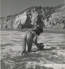 mudwerks:Andre de Dienes - femmina