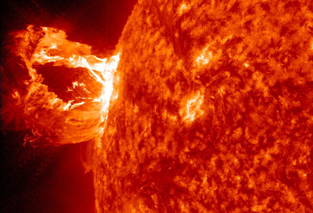 skynewsoffair:  The sun emitted a mid-level solar flare, peaking at 6:49 p.m. on