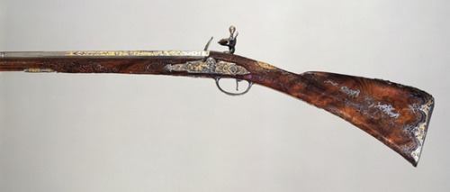 the-wicked-knight:Flintlock gun, dated 1735