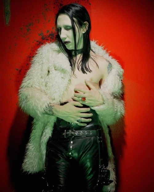 jesusupsidedown:leaked photo of marilyn manson (1996, shot by joseph cultice)