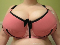 nothingunderag:smushedbreasts:  Huge breasts smushed in a 36jj bra!  http://smushedbreasts.tumblr.com  Keep these coming with the bra sizes. I love em.