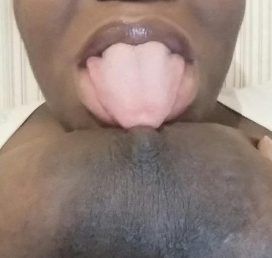 syndecadence:  Titties and tongue