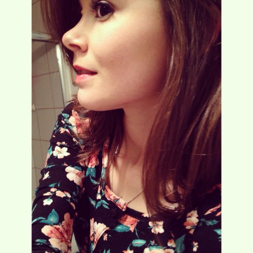 mermaidlena:  I usually hate my profile but it looks pretty fab today. 