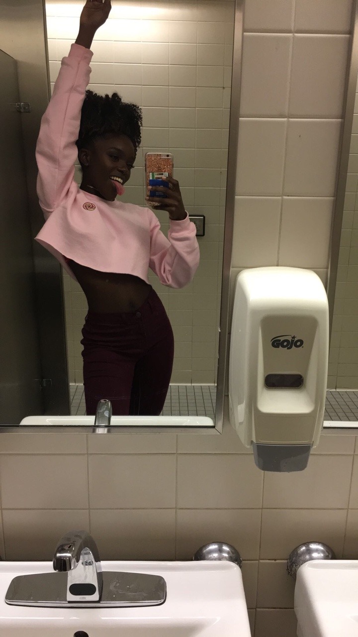 honeybunbabi:  viziel:  🌸  Love her skin💖