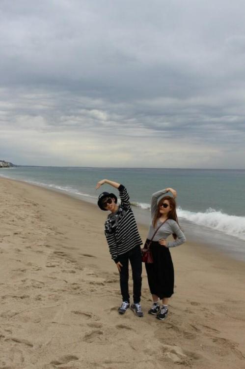 akmunews: Unseen pics of AKMU in California! note: this was a gift for fans. It was posted in t