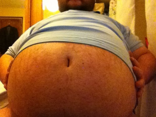 keepembloated: tankertubbs: belly shot Simply amazing size and roundness.