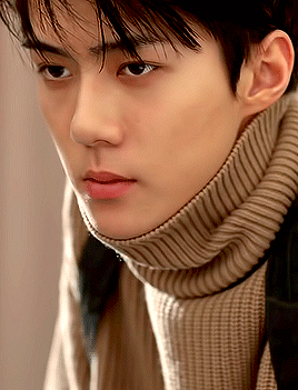 huntertainment:Roses are red. Violets are blue. The boy over flowers is you ♡