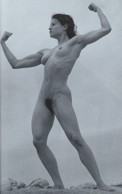 http://nismic.tumblr.com/ Lisa Lyon 1980 par Robert Mapplethorpe