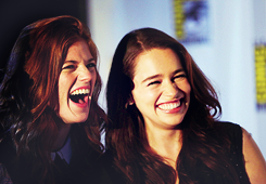 smeagoled:  Rose Leslie + Emilia Clarke 