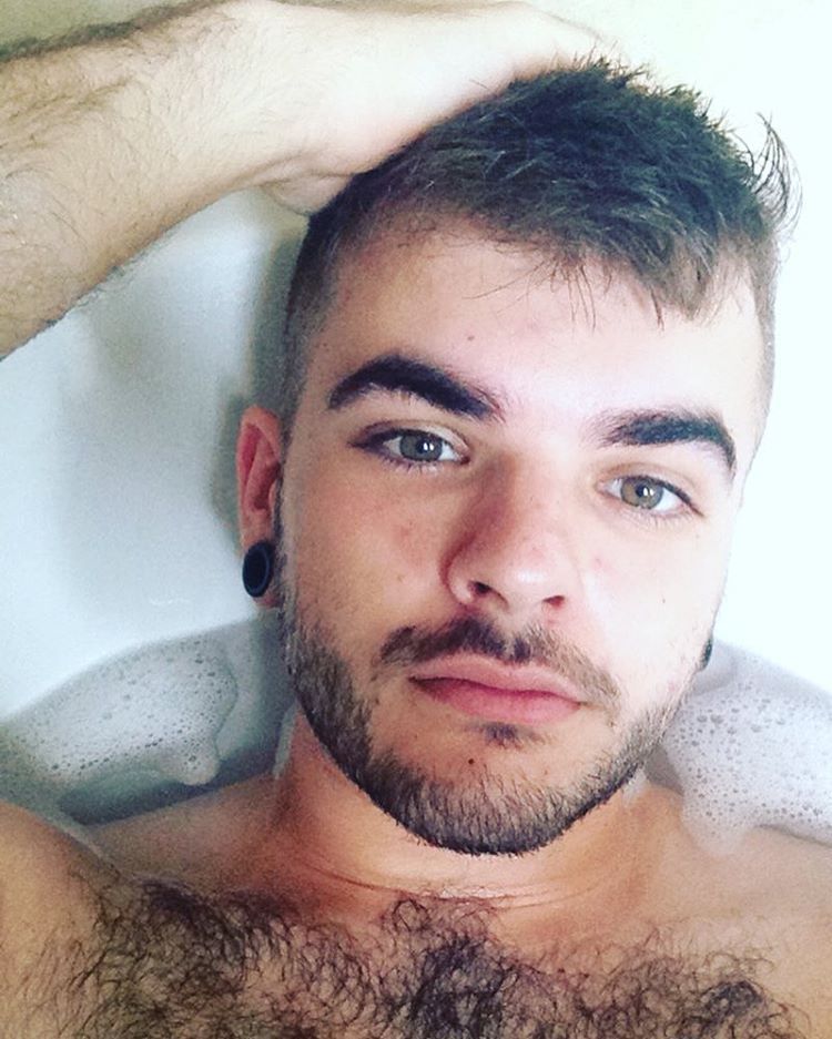 travellingdude:  jigglyturk:  Short hair, maybe it’s a keeper  Gah this man is