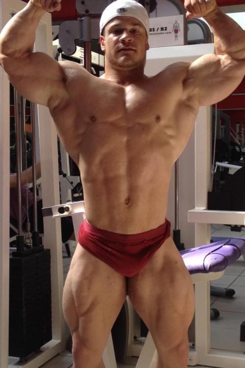 geektofreek:  God damn, now this is what I call beef. Geek to Freek