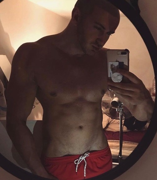 naughtyboy808:  One night with this 6’5 daddy. Just one night.