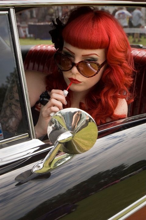 alternative-pinup:  Alternative Pinup girl http://bit.ly/2ilZye9