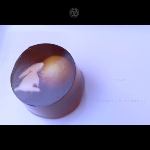 This beautiful wagashi created by Junichi Mitsubori celebrate today’s Tsukimi moon festival I love h