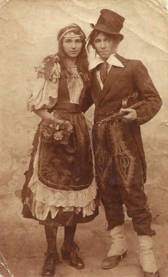 Gypsy couple.https://painted-face.com/