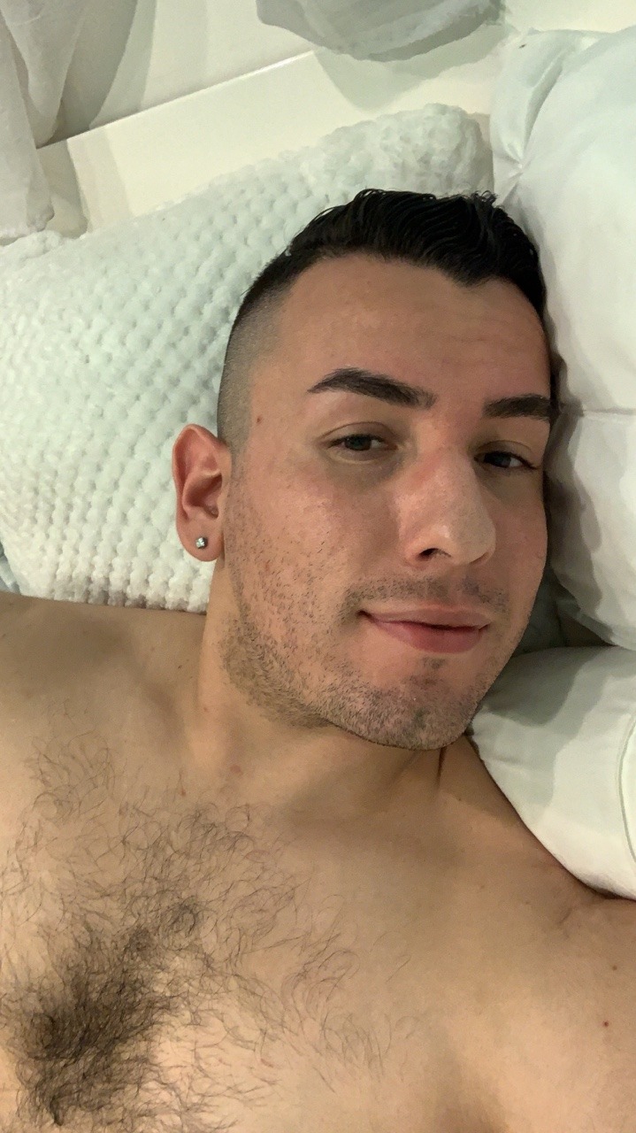 r2392:All those happy hour drinks got me ready for bed