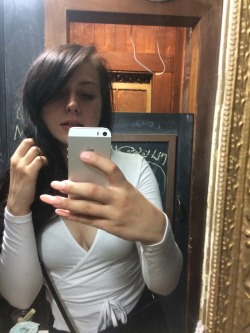 stripper-queen:  I lost another fucking nail  I love your American apparel top