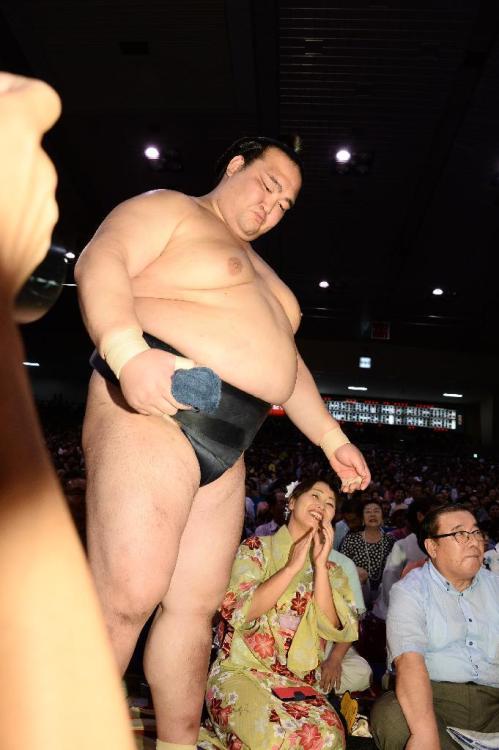 sumobasho:Nagoya 2016 is over. Kise is not a Yokozuna yet, Ama takes the cup! It was a crazy one