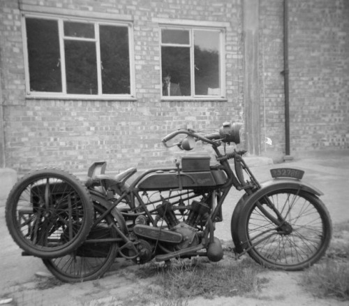 dieselfutures:Vickers-Clyno Machine Gun Motorcycle Carrier 