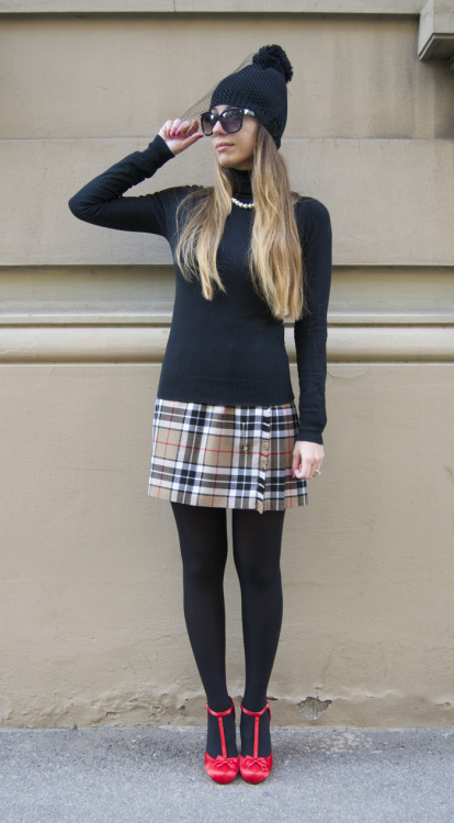 tightsobsession: Plaid skirt with black tights. Via Nameless Fashion Blog.