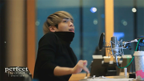 rainbowsandraptors: confused puppy…. cr.  