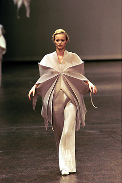 ANATOMIKA Issey Miyake /FW 1999 - http://anatomika.net/tag/Avant-Garde/