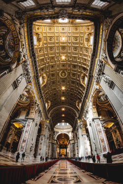 Italian-Luxury:  St. Peters Basilica, Rome, Italy St. Peters Cathedral In Italy Is