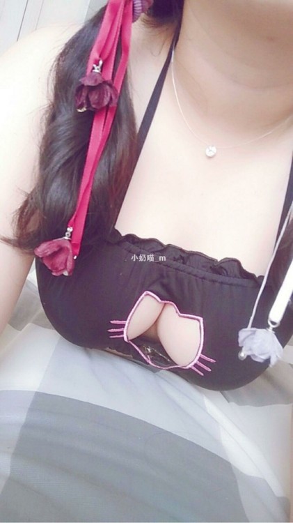 z-hentai-desu: 大清早学生们都硬着很难受吧…来上老师的课哦❤ 转发的人太多了啦老师忙不过来了..同学们私信找老师要哦~加的时候备注汤哦❤ 微信要满了…就像逼逼
