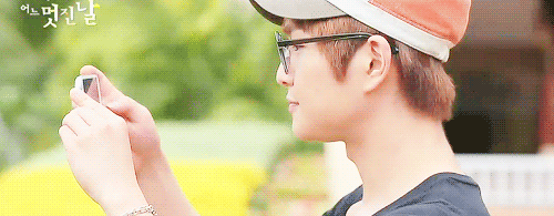 crossgrid:Onew’s little adam’s apple bobbling away ٩(⁎❛ᴗ❛⁎)۶