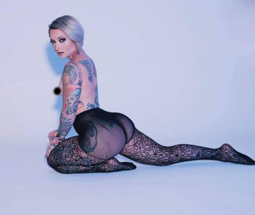 Tattoo beauty in lace tights!