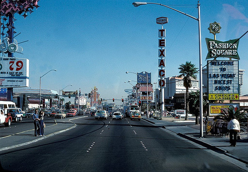 fuckyeahvintage-retro:  Las Vegas, 1970s 