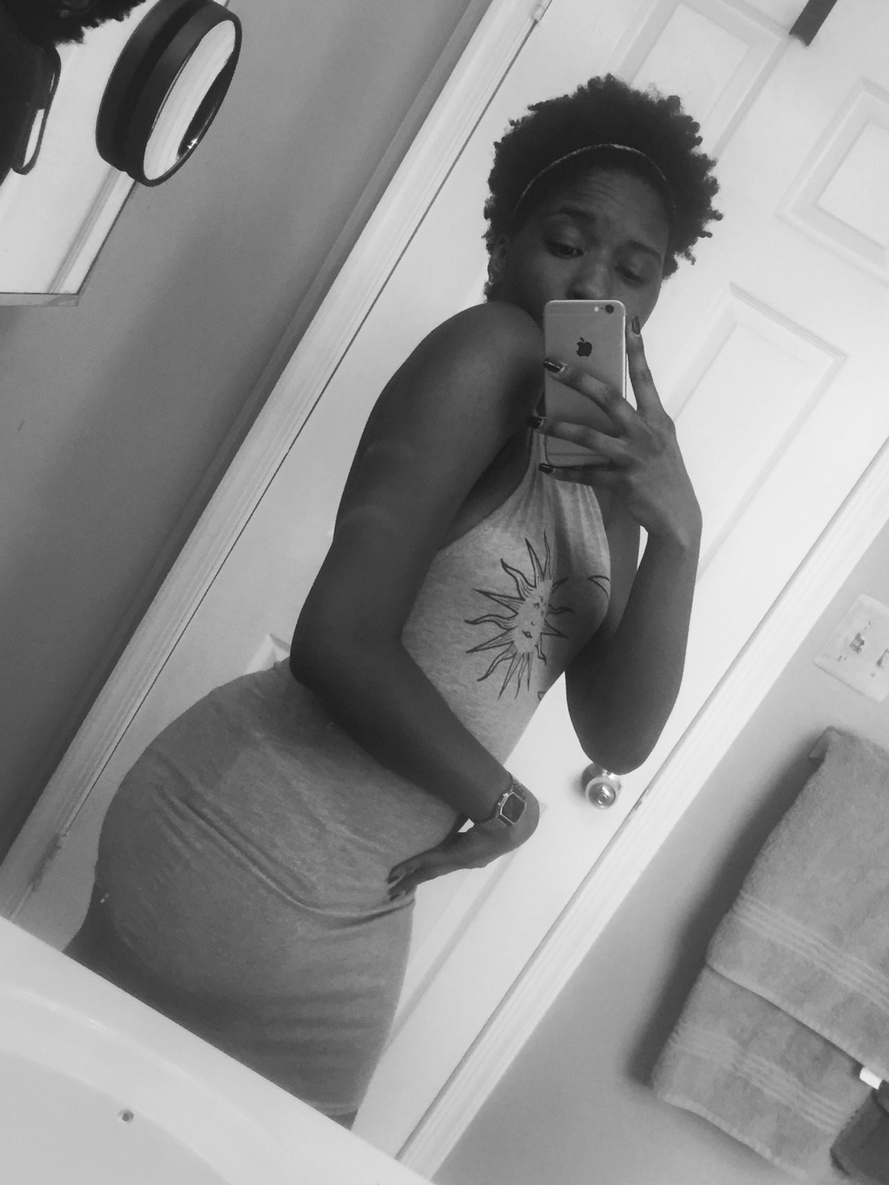 uhohnova:  I have to many pictures of myself… Y'all wouldn’t  imagine