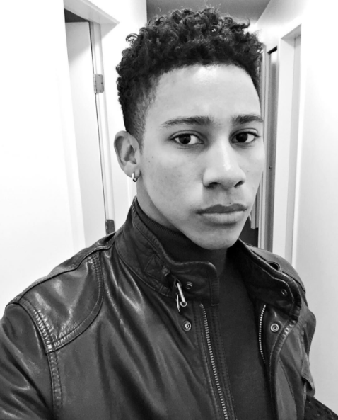 keiynanlonsdalesource:↳ Keiynan Lonsdale + B&W solo pictures