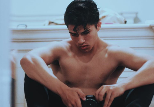 boytrappedinthcloset:  Alex Aiono