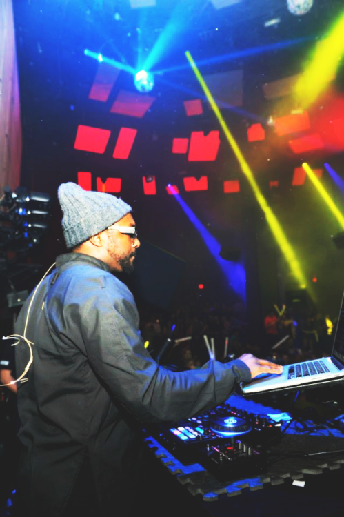 will.i.am performing at The Light Vegas {2/2} 